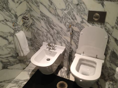 The Fanciest Toilet In Kuwait Rtoiletsandtelephones