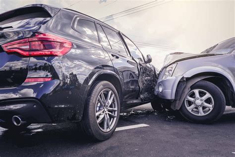 What To Do When Youre First On The Scene Of A Car Accident Auto Leaders