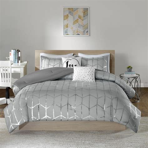 All quilt sets include pillow shams. Intelligent Design Khloe 5-Piece Grey/Silver Full/Queen ...