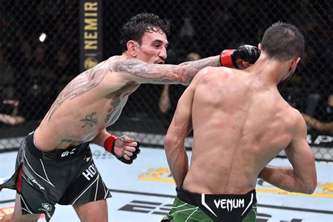 Max Holloway Rallies Batters Yair Rodriguez In Championship Rounds