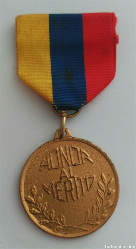 Medalla Honor Al Mérito Con La Cinta Tricolor D Comprar Medallas