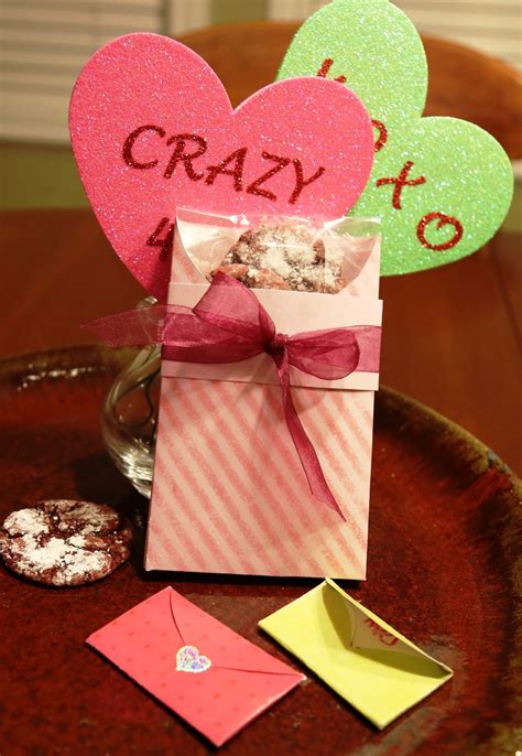 • fun for the whole family Decorated Mantel: Two Fun Valentine Cards For Kids to Make