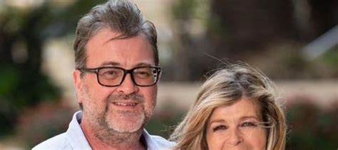 Derek william draper (born 15 august 1967) is a former lobbyist, psychotherapist and former editor of the labourlist website. Kate Garraway "staying strong" over husband's COVID-19 fight