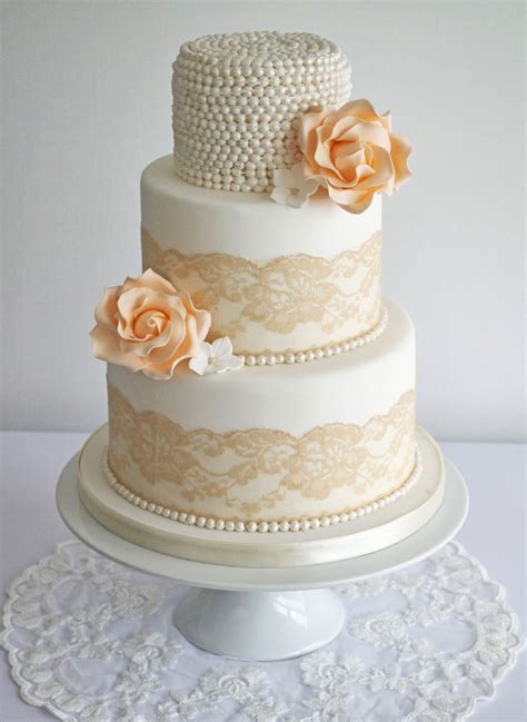 10 Beautiful Wedding Cakes We Love