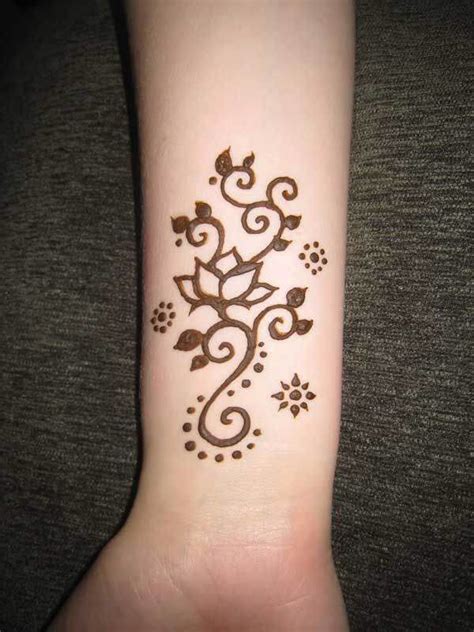 Very Simple And Pretty Henna Design Ive Done This For So Many People
