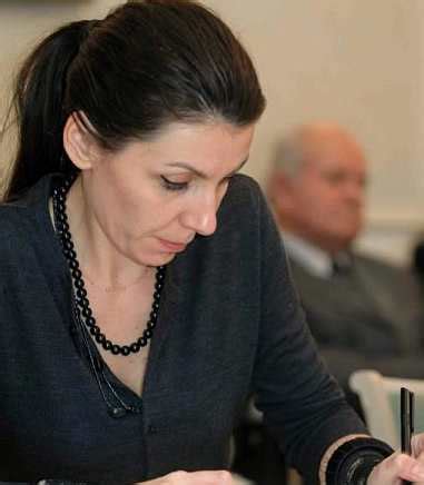 Analistul politic radu tudor câştigă 8.500 de euro pe lună, conform declaraţiei de avere a soţiei sale, irina zidaru, care este consilier diplomatic în cadrul ministerului afacerilor externe, scrie gandul.info. Irina Zidaru sotia lui Radu Tudor wiki salariu de antenist ...