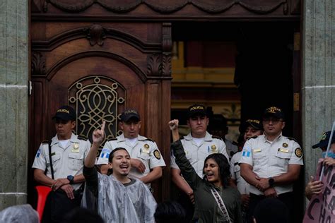 Why A Guatemalan Courts Decision To Freeze Presidential Election Results Is Stirring Criticism