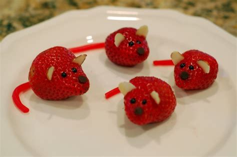 Strawberry Art Decoration ~ Some Art And Craft Ideas