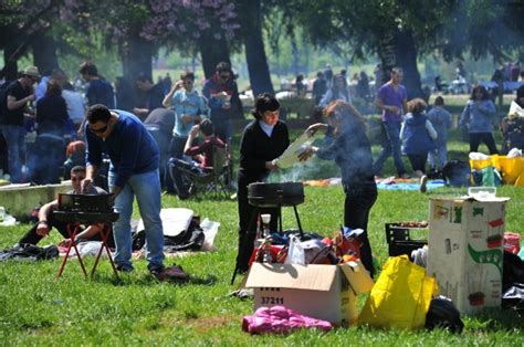 Oggi,lunedì di pasqua o pasquetta, si usa rompere la collura alle goliardiche scampagnate. Buona Pasqua to everybody, but let's not forget Pasquetta! - Italian Cork