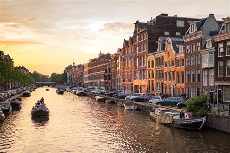 los 10 canales más espectaculares de Ámsterdam explora las aguas de la capital holandesa go