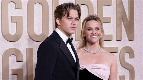 golden globes 2024 reece witherspoon is joined by her son deacon reese phillippe on the golden