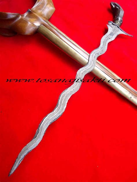 Ni kalau mandi minyak pun belum tentu tak lut. Keris Parungsari Pamor Pedaringan Kebak Tangguh Mataram ...