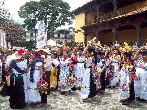 En La Huatapera De Uruapan Tradiciones Mexicanas Textiles Mexicanos