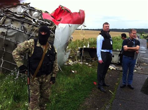 Photos Russian Backed Insurgents Block Mh17 Crash Site