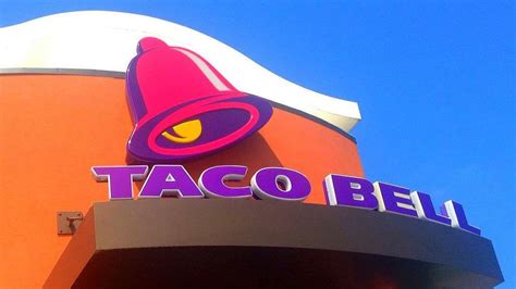 Ex Taco Bell Employee Allegedly Slapped Former Coworker With Taco Urinated On Himself Racine