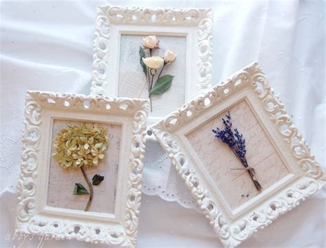 Some of the dried flowers were so delicate that they cracked when pierced with the pins. FWF Highlights | Centsational Girl