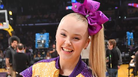 Jojo Siwa Comes Out In A Unique Way And Many Show Her Support