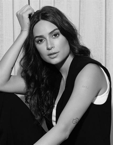The comment section is intended for intellectual discussions over symmetry and aesthetics. Thaila Ayala - MAP Brasil