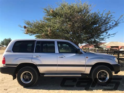 Was $39,850, fuel efficient 22 mpg hwy/18 mpg city!, priced to move $7,800 below j.d. 2001 TOYOTA Landcruiser 100 GX 4.5 4x4 - SUV | Cars.com.na