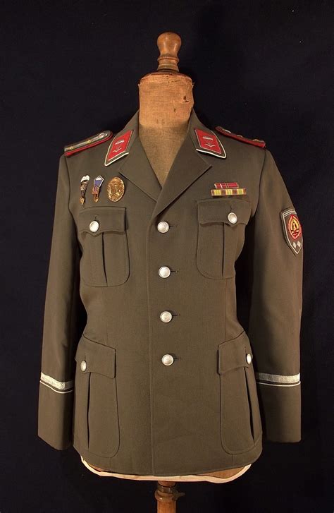Das barett ist ein damenbarett und gehört nicht zu der uniform. 1974 - 79 Fähnrich - Hauptfeldwebel Fallschirmjäger ...