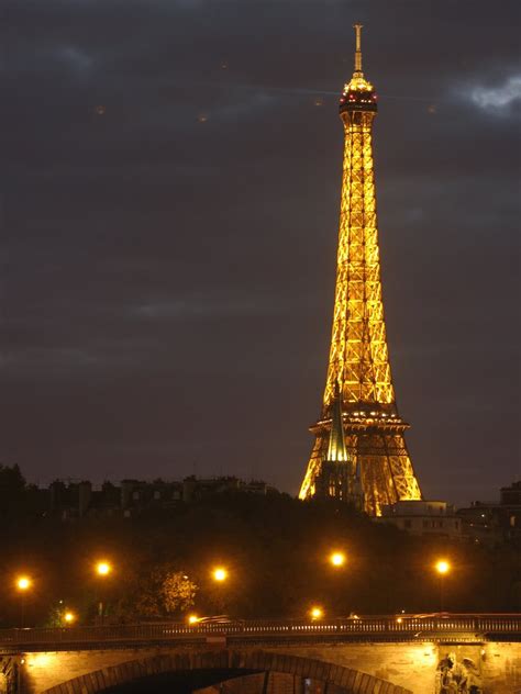 Do you love paris, do you like sound of the french language? peter hollard: Late One Night In Paris...