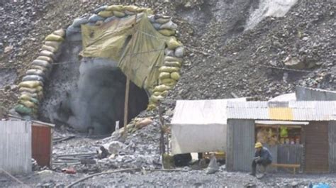derrumbe en mina deja cuatro muertos en perú