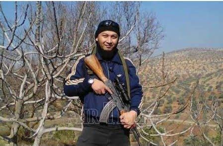Selepas beberapa bulan, akhirnya bekas pemain dram ukays, akel zainal disahkan terbunuh di syria bersama isteri serta anaknya. Akel Zainal Ukays terlibat IS, mati terbunuh di Syria ...