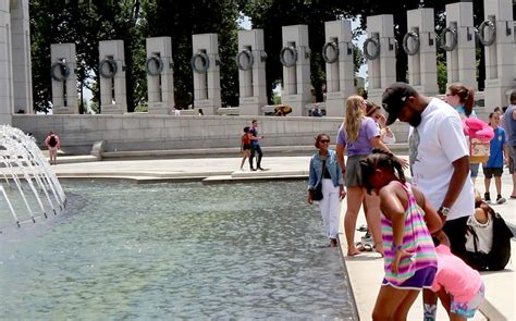 Wwii Memorial Pool Wading Question To Be Resolved With A No Stars