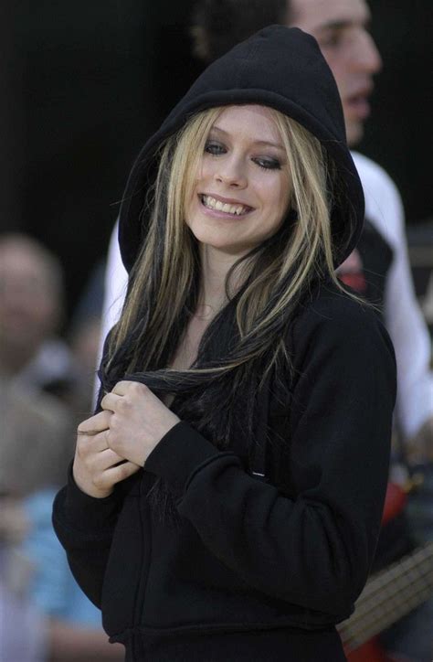 She was born in belleville, ontario, but spent most of her youth in greater napanee. Pin by Omar Alloush on Avril Lavigne-Under My Skin | Avril ...
