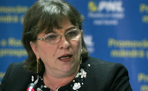 Europarlamentarul pnl, renate weber, declara ca pentru ea trecerea de la grupul alde la cel al ppe nu a fost usoara. Norica Nicolai şi Renate Weber, excluse din PNL