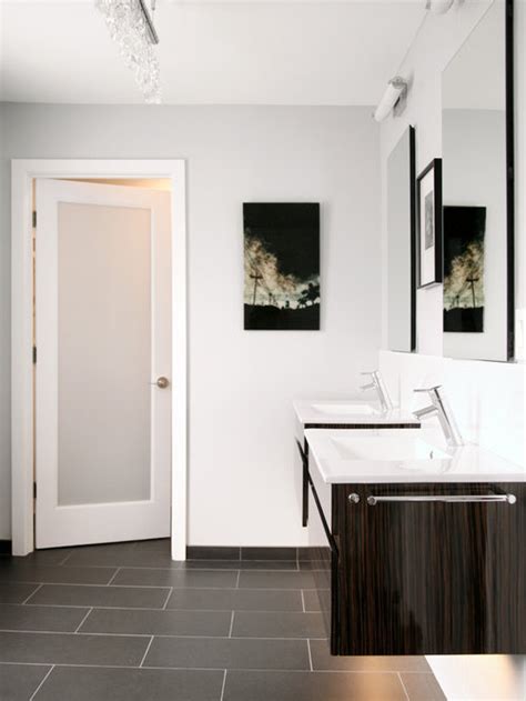 You can choose to maintain privacy with a shower curtain. Frosted Bathroom Door Home Design Ideas, Pictures, Remodel ...