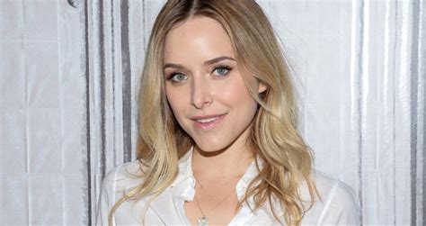 Jenny Mollen Poses Nude For Harpers Bazaar To Address C Section Scars