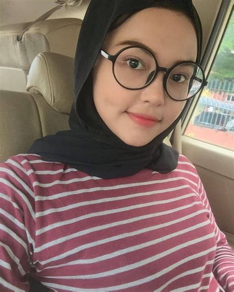 Awek Melayu Bertudung Cun Pakai Cermin Mata Instagram Jack Mitchell