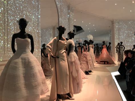 Dior Exhabition Wedding Dresses One Shoulder Wedding Dress Exhibition