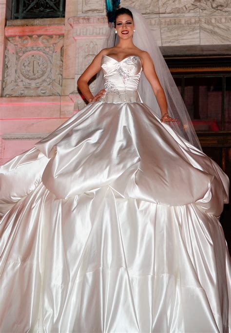 Best candid wedding photography in kerala: Kim Kardashian Wedding on August 20, 2011 - PhilippinesGoforGold