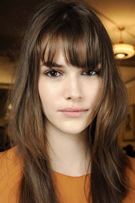 16 Easy Long Hairstyles For Oval Faces