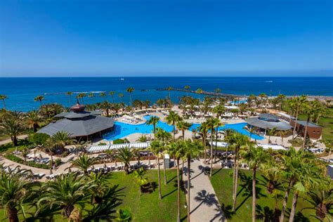 This iconic and large square is in the capital of tenerife and the war memorial presides here in the for me, it's the best beach in puerto de la cruz, since its quite big, approximately 700 meters long. Riu Palace Tenerife Hotel | Tenerife Luxury Hotels