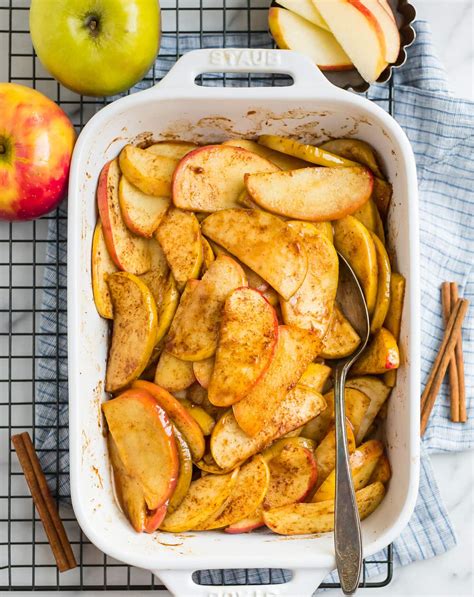 Baked Apple Slices With Cinnamon