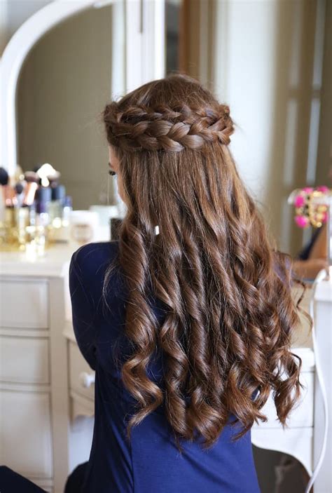 25 Most Elegant Looking Curly Wedding Hairstyles Hottest Haircuts
