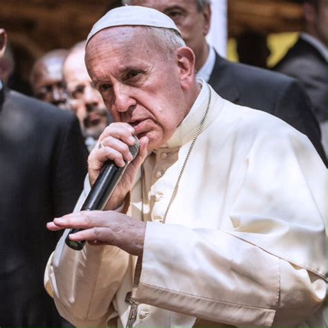Mc Francis Popes Hip Hop Pose Inspires Popebars Internet Meme