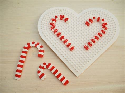 Diy auf der suche nach einer coolen idee mit bügelperlen? Christbaumschmuck aus Bügelperlen - DIY | Basteln ...