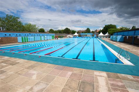 Londons Best Lidos 10 Outdoor Swimming Pools And Ponds To Visit From