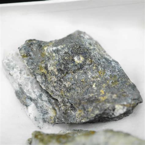 ＞ 日本産鉱物・japan ＞ 近畿地方 ＞ 輝銀鉱と自然銀・argentiteandnative