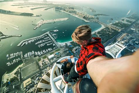 Feel The Vertigo Ultimate Selfies From Dubai Skyscrapers Al Bawaba