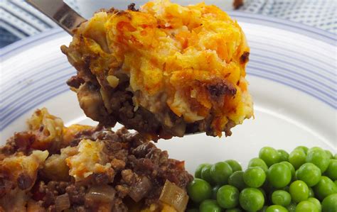 Cook ground beef and savory vegetables, top with mashed potatoes, and bake to perfection. Quorn Shepherd's pie | Recipe | Quorn recipes, Quorn, Recipes