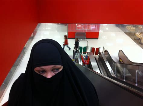 The Few Us Muslim Women Who Choose Full Veil Face Mix Of Harassment