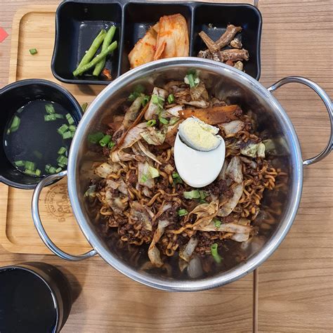 The ceo of myeongdong topokki shares his entrepreneurial journey expanding the korean street food chain in malaysia and sea. MyeongDong Topokki : Restoran Street Food Korea di Pulau ...