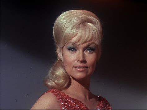 Original Star Trek Womens Costumes And Hair Styles