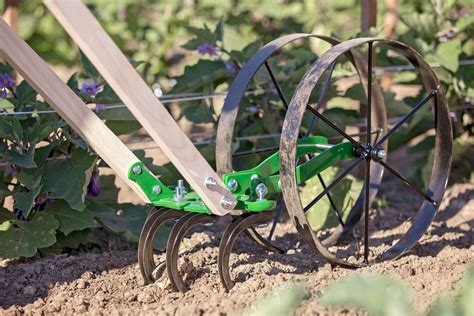 Double Wheel Hoe Hoss Tools Save Time And Energy In The Garden