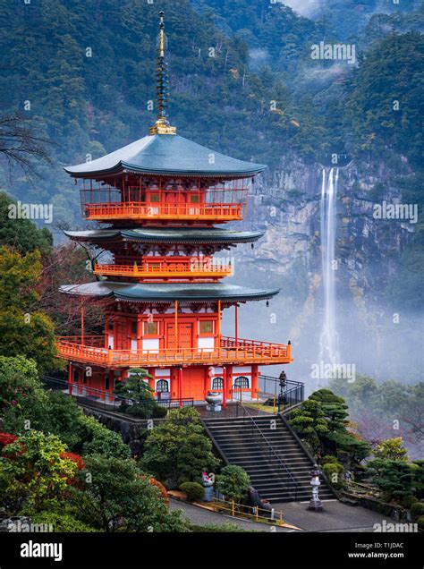 Nachi Waterfall With Red Pagoda Nachi Wakayama Japan Stock Photo Alamy